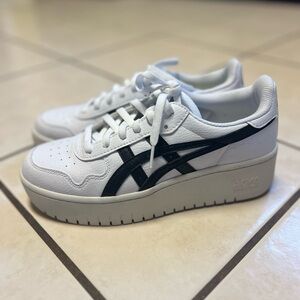 ASICS White Sneakers with Black Side Stripes